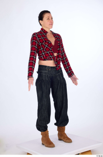Hanane a pose baggy high-waisted jeans casual dressed plaid knotted…
